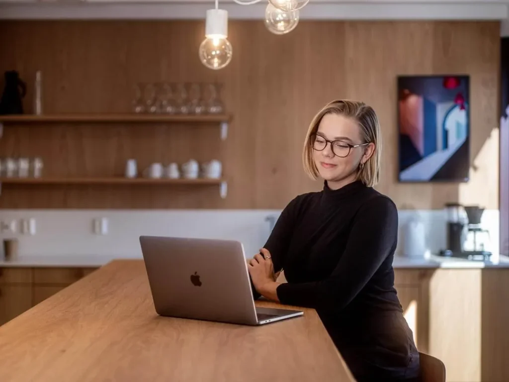 GoDaddy milj25C325B8 15 p 1080